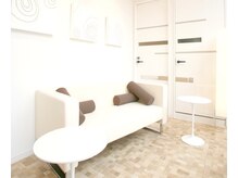 イーズ ミュゼ ららぽーと柏の葉の雰囲気(自然光が差し込む素敵な空間☆ ソファ待合室)