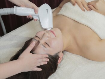 リファイン(Refine)の写真/【大人気☆まるごとお顔脱毛＋セルフホワイトニング¥5,500】透明感あふれるお肌と白く美しい歯で好印象に♪