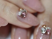 お花みたいなビジューネイル