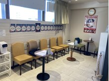 リモア 川崎駅前店(re×more)/ウェイティングスペース