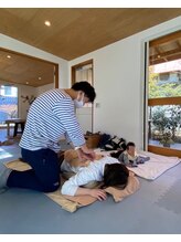 いまづ整体院/お子さんと添い寝で施術