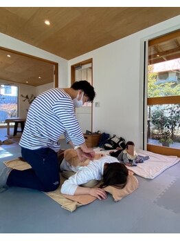 いまづ整体院/お子さんと添い寝で施術