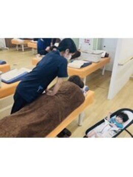 整体　骨盤矯正　横川あさひ接骨院【11/20 NEW OPEN（予定）】 の写真/【お子さま同伴OK 】産後2か月からOK！産後骨盤矯正＋整体60分￥3980♪キッズスペース＆バウンサー完備◎