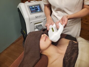 サロン ド ムニ/当店人気の光フェイシャル!