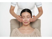 独自開発の【骨キワほぐし】で疲れ顔解消！小顔に導く。