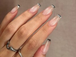 ホロスキニーフレンチネイル