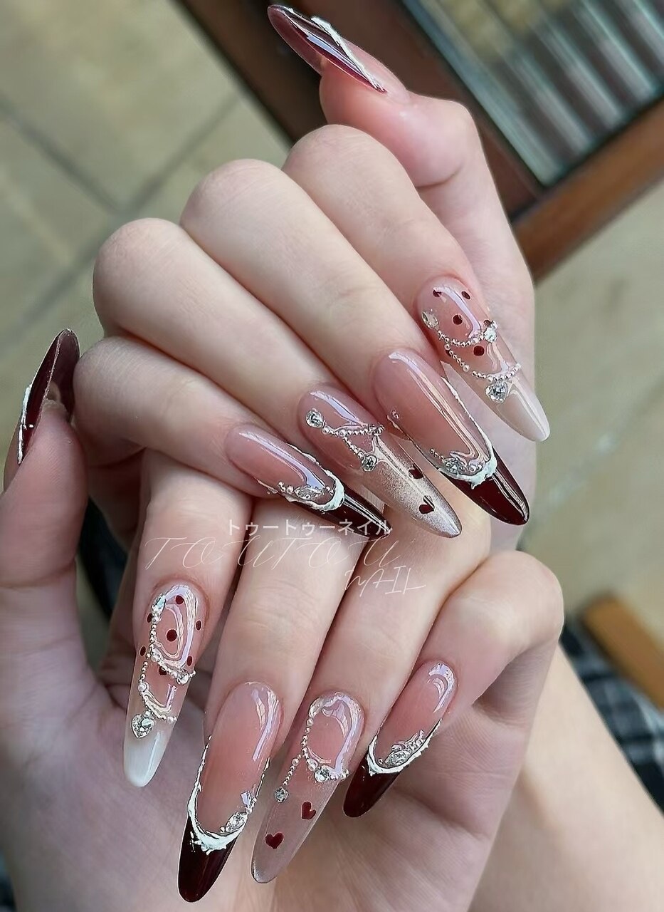 2026年冬トレンド】スタッズ スーパーロングのネイルデザイン集｜人気