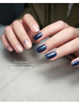 大人かわいいアシメネイル