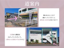 ル クール 白根店(Le Coeur)の雰囲気(旗を目印に曲がって駐車場に入り、右側の階段からご来店下さい!)