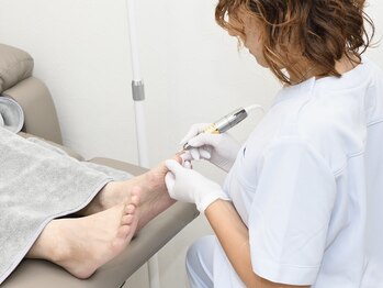 ハビッツ(habits)の写真/お悩み爪ケア＋ジェルカラーメニューあり◎専門の爪ケアとカラージェルで足元を彩りませんか？