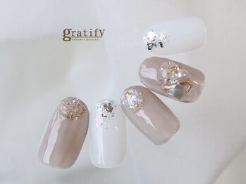 グラティフィー 梅田店(gratify)/大人可愛いキラキラネイル