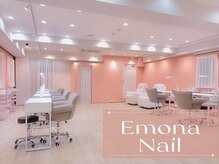 エモナネイル 博多駅前(Emona Nail)の雰囲気（コーラルピンクと白の可愛い店内が自慢♪）