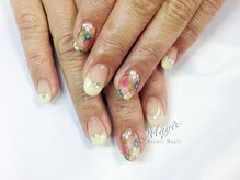 ネイルサロン ビューティーマジック 川口店/ 手書きフラワーネイル