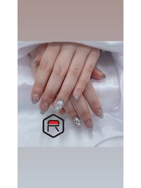 キラキラフレンチネイル