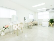 ラノン(Ranon)の雰囲気（耳ツボジュエリー専用ドレッサー&ネイル施術席完備♪）