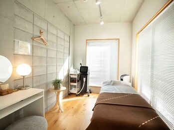 アンドユクス 国分寺(&uks)の写真/【完全個室の駅近サロン】高リピート率！お肌に優しい美肌脱毛機で、理想のツルスベ美肌を叶えます☆