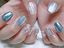 メイジーネイル(Maisie Nail)/ブルーミラーネイル