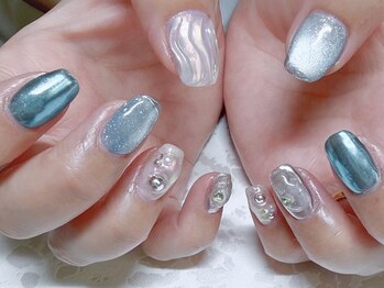 メイジーネイル(Maisie Nail)/ブルーミラーネイル