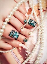 アミュレット(AMULET)/ゴージャスな花柄フットネイル♪