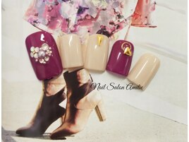 大人可愛いフラワーfootネイル