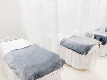 フェイストゥー(FACE TOO)/店舗風景/飛沫防止カーテンあり