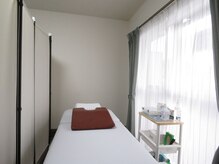 経絡鍼灸院 野村の雰囲気(完全個室の落ち着いた空間。リラックスして施術を受けられます◎)