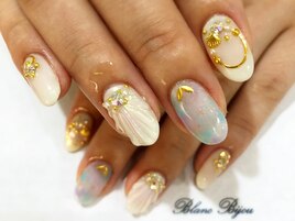 ゴールド&ホワイトの夏ネイル♪