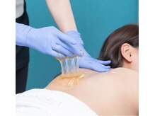 背中シュガーリング脱毛について 汗が出やすい箇所です。脱毛後は毛穴が開いているのでケアが必要です