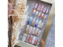 ネイルアンドリラクゼーション マーブル(MARBLE)の雰囲気（お洒落な人気アートが勢揃い！40種類もの定額アートもご用意♪）