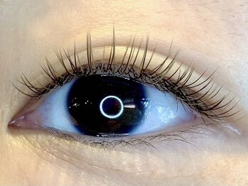 レミア 関内(REMIA)の写真/【ワンランク上のトレンドeyeを】こだわり派の方におすすめ！周りと差がつく印象的な目元を演出♪