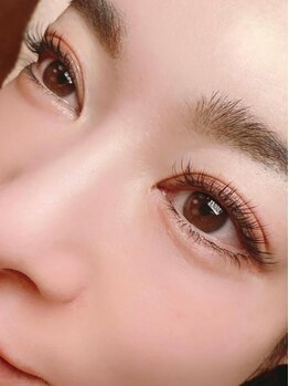 ボンボンヴィー(BON BON VIE)の写真/ナチュラルなお目元にしたい方にはマツエクのバインドフラットがおススメ！自まつげが少ない方も毛量UP！