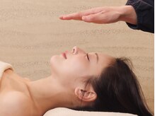 ハーブボールとドライヘッドスパの融合で至福のお時間を。