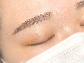 クレビア(CreBiA)/眉毛スタイリング