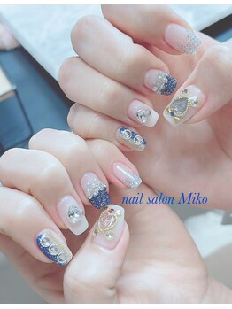 ミコ(Miko)/キラキラ ティアラネイル