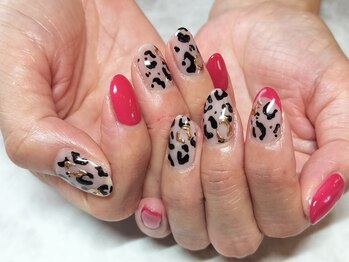 エピス(Epice)の写真/歴20年のスタッフによる甘皮ウォーターケア+ハンドマッサージ付きの手厚いサービス♪