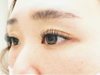 グロウ バイ フェイシャルデザイン アンド アイ(GROW)の写真/大人女性の品格。似合わせデザイン×フラットラッシュで、自然なのに惹きつけられる印象的な目元へ♪