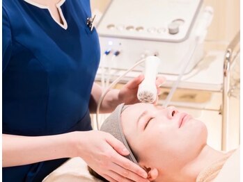 サローネファミリア(SALONE FAMILIA)の写真/乾燥・毛穴・ハリ不足に◎美容成分を届け、思わず触れたくなるぷる艶肌へ♪
