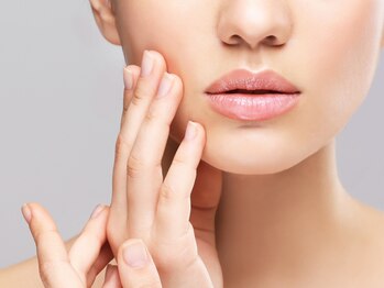 ビューティーパークハッテン 銀座店(BEAUTY PARK 810 HATTEN)の写真/瞬間小顔たるみ改善★二重顎撃退メルティファットフェイシャル！ダウンタイム無、リバウンドが不安な方も◎