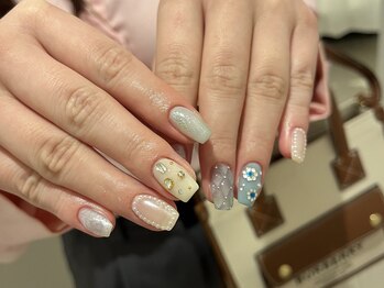 キラキラ詰め合わせネイル