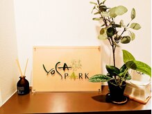 ヨサパークサティ 木津梅美台店(YOSAPARK Sati)/玄関の様子。YOSAの看板です