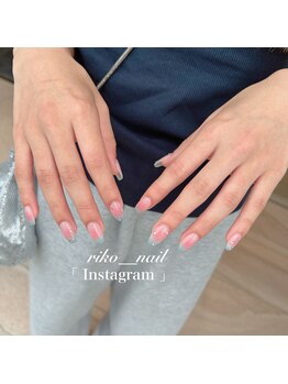 チーク×フレンチネイル