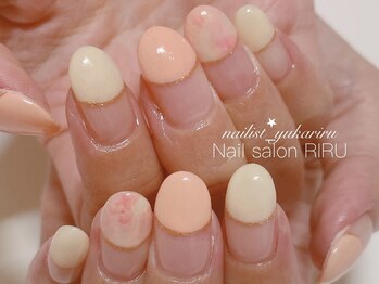 リル(RIRU)/丸フレンチ/マーブルネイル
