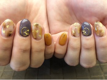 プラハネイル(+HER 美甲)/ニュアンス×金箔