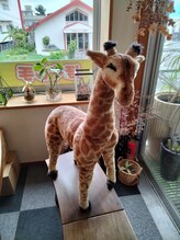 ほぐし手すっきりん 那覇小禄店/きりん置物　もみほぐし