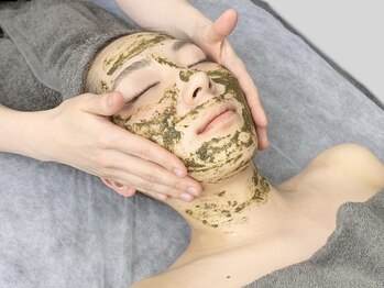 クローバー 直方店(CLOVER)の写真/《ツヤ肌に導く毛穴ケア◎》大人気！ハーブピーリング￥5000★透明感のあふれるなめらかな素肌へ♪