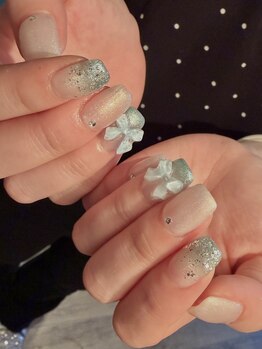 リリ ネイルアンドアイラッシュ(LiRi nail&eyelash)/キラキラブルーリボン