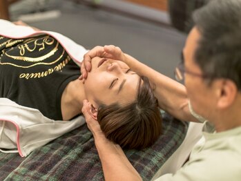 カイロイズム 腰痛バスター 安城の写真/スマホ首・頭痛に★首・肩だけでなく「背骨・骨盤」から整える独自手法！研究23年の技術で深層から改善