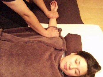 ビーラボ 代々木上原店 タイ古式&マタニティマッサージ/【腕】