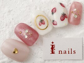 手描きいちごブローチ　10480円