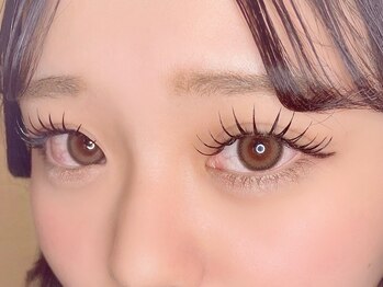 サロン ミミ(SALON MIMI)の写真/【持続力と濃さに自信◎】メガフラットラッシュ/バインドロックが当店人気♪根本は濃く、毛先はふわふわ！